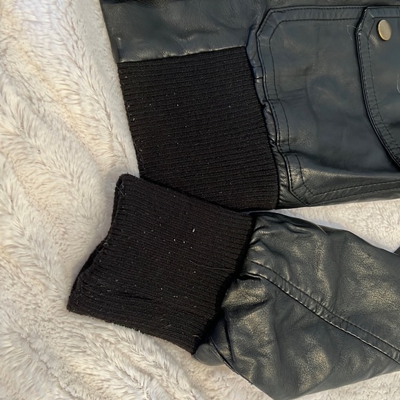 Faux leather bomber jacket size small - Picture 5 of 10